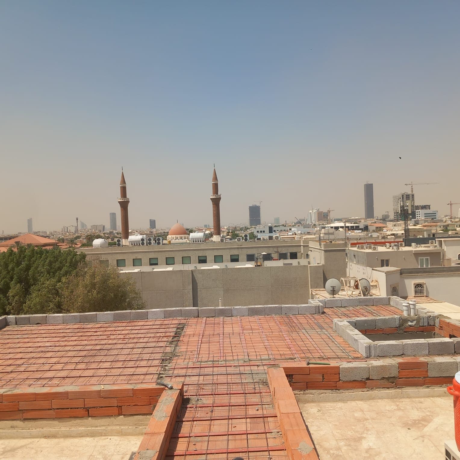 سطح قيد التنفيذ لعمل تسقيف دمر في الرياض